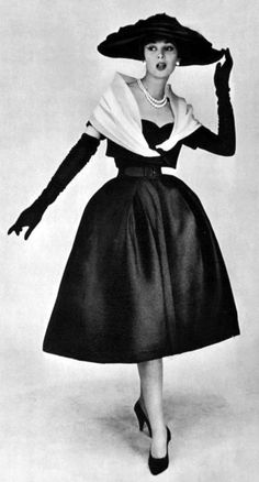 Christian Dior Gowns, Mode Harajuku, Dior Gown, Rok Outfit, 1950 Fashion, Vintage Suit, Dior Dress, Fifties Fashion, Look Retro