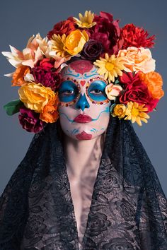 Catrina Costume, Dead Makeup, Day Of The Dead Art, Sugar Skull Makeup, Sugar Skull Art, Skull Makeup, Horror Movie Characters, Foto Poses, Halloween Makeup Looks