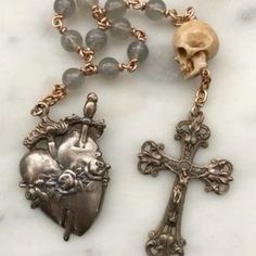 Jelewery Ideas, Dorcas Meadowes, Pocket Rosary, Coquette Grunge, Immaculate Heart, Decade Rosary, Bead Charms Diy, Gothic Aesthetic, Memento Mori