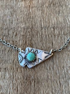 This dainty little arrowhead is the perfect addition to your southwestern style! It is so cute layered with other necklaces or on its own!  It has a 5mm turquoise dot in the center and has southern style stamping surrounding the stone.  **No turquoise stone is the same so colors will vary** Western Turquoise Necklace, Tourqouis Jewelry, Punchy Jewelry, Diy Western Jewelry, Real Turquoise Jewelry, Western Fashion Jewelry, Southern Jewelry, Rodeo Jewelry, Turquoise Necklaces