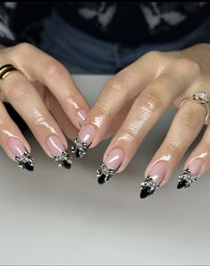 Nails Acrylic Tips, White Nail Inspo, Bow Nail Designs, Bow Trend, Cheetah Print Nails, Bow Nails, Coquette Nails, Bow Nail, Acrylic Tips