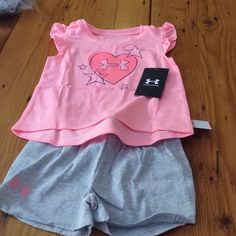 Sweet Casual Pink Under Armour Top, Armour Outfit, Athletic Shorts Outfit, Under Armour Outfits, Dr Wardrobe, Under Armour Joggers, Armor Clothing, Youth Clothing, Summer Outfits Kids