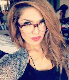 Non Prescription Glasses, Woman With Glasses, Chic Glasses, Mens Fashion Edgy, Cool Glasses, Fashion Eye Glasses, Cute Glasses, New Glasses, Wearing Glasses