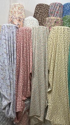 27 Birthday Ideas, Clothing Fabric Patterns, Runway Fashion Couture, Stylish Hijab, Modest Dresses Casual, Pleated Long Skirt, Fabric Combinations, Muslimah Fashion Outfits, Stylish Party Dresses