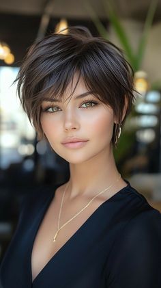 THE HAIR NARRATIVE Short Layered Haircuts For Women, Layered Haircuts For Women, Layers Short, Style Salon, Framing Layers, Professional Tips, Short Layered, Short Layered Haircuts, Short Layers