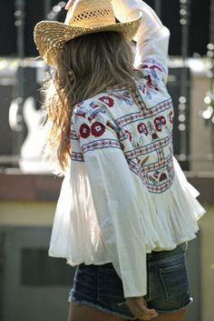 Gypsy embroidered embellished boho chic top & cowboy hat for a modern hippie allure. For the BEST Bohemian fashion trends FOLLOW http://www.pinterest.com/happygolicky/the-best-boho-chic-fashion-bohemian-jewelry-gypsy-/ now. Ethno Style, Estilo Hippy, Boho Jacket