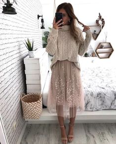 Church Outfit Fall, Outfit For Church, Gonna In Tulle, Feminine Fashion, Looks Street Style, Church Outfits, A Skirt, Looks Chic, 가을 패션