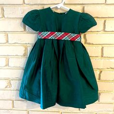 Strasburg 100% Silk Beautiful Christmas Dress In Emerald Green Size 12 Month. This Dress Is In Perfect Condition And Was Worn Once For Christmas Pictures. So Cute!!! Please Let Me Know If You Have Any Questions Month Colors, Christmas Dress, Christmas Pictures, Beautiful Christmas, Kids' Dresses, Emerald Green, Let Me Know, 12 Months, So Cute