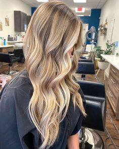 Lived In Beige Blonde, Sunkissed Blonde Hair, Cute Hair Color Ideas, Beachy Balayage, Light Brunette Hair, Warm Blonde Hair, Blonde Hair Transformations