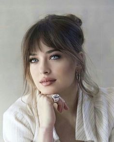 Fall Hair Medium Length, Medium Length With Bangs, Melanie Griffith, Mtv Movie Awards, Stunning Eyes, Hair Medium, Megan Fox, Dakota Johnson, Model Photography