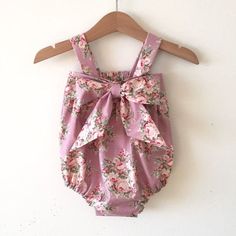 Baby romper, girls romper, sweet baby jane romper with bow using Tilda Fabric Tilda Fabric, Baggy Jumpsuit, Baby Mode, Baby Jane, Baby Sewing Projects, Baby Diy, Diy For Girls