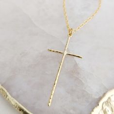 Simple and classic hammered gold cross pendant necklace.  Forged by hand from gold plate wire, giving it a hammered effect which reflects the light beautifully. The cross measure 1.5inches in length and just about half an inch across.  The fine chain is hypoallergenic, tarnish resistant. You can choose any length you require from the drop down box. If you would like another length just get in touch and I will be happy to help. A beautiful meaningful gift for your loved one or yourself. Gifting: Simple Cross, Best Friend Jewelry, Jewellery Gifts, Gold Cross Pendant, Hammered Gold, Modern Cross, Cross Jewelry, Gold Cross, Cross Pendant Necklace