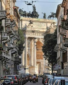 cars are parked in front of the arch of triumph, which is also part of the arc de trioe