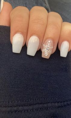 Gel Nail Designs January, Simple Short Winter Nail Designs, Basic Xmas Nails, Acrylic Nail Christmas Designs, Christmas Basic Nails, Basic Christmas Nails Simple, Nail Ideas For December, Christmas Nails Basic, Basic Winter Nails