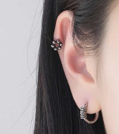 ♡316L Surgical Steel Ear Cartilage stud with Bali donut design.♡This earring is a single.(1 piece)Jewelry can be used as Cartilage, helix, conch, lobe, upper lobe, tragus Bali donut earrings with screw back ballSimple daily earrings You good choice! ∙ ∙ ∙ ∙ ∙ ∙ ∙ ∙ ∙ D E T A I L S ∙ ∙ ∙ ∙ ∙ ∙ ∙ ∙ ∙ ∙- MATERIAL: High-Quality Surgical steel. Hypoallergenic, never rust or fade-Color: Silver -Size : Width  :  6.9mm-Bar thickness: 16G 1.2mm, Bar length: 6mm            ∙ ∙ ∙ ∙ ∙ ∙ ∙ ∙ ∙ ∙ P R E P A R Internally Threaded Round Cartilage Earrings, Round Internally Threaded Cartilage Earrings, Internally Threaded Round Piercings, Trendy Round Single Earring Piercing, Tragus Piercing Earrings, Daily Earrings, Donut Earrings, Donut Design, Upper Lobe