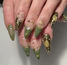 Glam Green Nails, Forest Green Gold Nails, Dragon Eye Nails, Esmeralda Nails, Emerald Green Nails With Gold, Green Nails With Design, Dark Green Nails With Gold, Brown And Green Nails, Gold And Green Nails