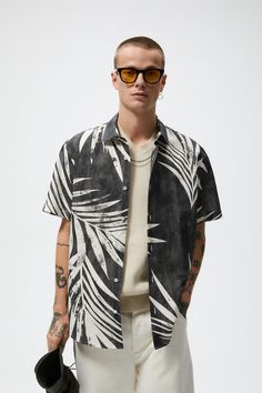 Tropical Shirt Outfit, Summer Shirts Men, Cuban Shirts, Men Store, Tropical Shirts, Men Street, Mens Trends