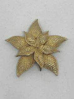 Vintage flower brooch. A pretty 3D textured gold tone metal flower brooch.  Secure rollover clasp. 6.2cm diameter. Weight - 27 grams. In good vintage condition. Gold Flower Brooch For Formal Occasions, Vintage Gold Flower Shaped Brooch, Antique Gold Flower Brooch, Antique Gold Flower Brooches, Hat Brooch, Floral Brooch, Vintage Cameo, Micro Mosaic, Metal Flower