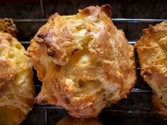 some food that is sitting on a rack