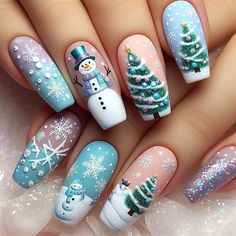 Découvrez ce modèle de Nail Art sublimé par la saison d'hiver et la période de Noël. Professionnels, inspirez-vous et clientes, osez ! Christmas Candy Nail Art, Nutcracker Nails Designs, Nail Noel Christmas, Snowman Nails Design, Nail Art Christmas Designs, Christmas Gel Nails Designs, Snowmen Nails, Christmas Nails Elegant, Ornament Nail Art