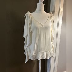 Ella Moss Top With Ties On Shoulders, Sleeveless, White Xs/S, Never Worn, Textured Fabric On Bottom. White Sleeveless Top, Ella Moss, White Sleeveless, Textured Fabric, Sleeveless Top, Color White, Top Blouse, Womens Tops, Fabric