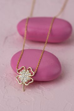 Diamond Clover Necklace, 14k 18k Solid Gold Four Leaf Clover Necklace, Leaf Clover Charm Pendant Jewelry, Good Luck 4 Leaf Clover Necklace, St. Patrick Day Gift for Her FEATURES * Solid Gold (real gold, not gold plated or gold filled material) * Gold Karat: 10K (417) - 14K (585) - 18K (750) (optional) * Pendant Height: 0.54 Inches (1.37 cm) * Pendant Width: 0.44 Inches (1.13 cm) * Available Gold Color: Yellow gold, rose gold and white gold (optional) * Diamond weight: 0.10 ct * Diamond color: G- Good Luck Charm Necklace, 4 Leaf Clover Necklace, Gold Four Leaf Clover, Antique Wedding Bands, Necklace Leaf, Good Luck Necklace, Clover Jewelry, Pretty Jewelry Necklaces, Four Leaf Clover Necklace