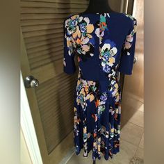 Absolutely Beautiful Dress. Never Worn Size Medium Back Zipper And Stretch. 3/4 Sleeves. Can Be Worn Year Round And For Any Occasion Floral Dress, Beautiful Dresses, Womens Dresses, Floral, Women Shopping, Blue, Color