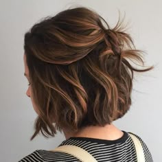 Brown Balayage Bob, Cute Medium Length Hairstyles, Chocolate Brown Hair Color, Brunette Balayage, Chocolate Brown Hair, Brown Balayage, Trendy Hair Color, Short Hair Color, Penteado Cabelo Curto