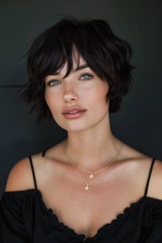 65 Long Pixie Hairstyles To Spice Up Your Look Kręcony Bob, Short Wavy Haircuts, Long Pixie Hairstyles, Thick Wavy Hair, Wavy Haircuts, Long Pixie, Wavy Bobs