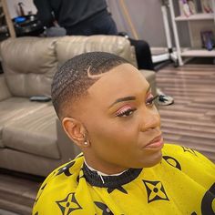 Black Women With Waves Haircut, Female Wavers With Designs, Female Fade Haircut Black Women, Female Wavers, Unisex Hairstyles, Bald Baddie, Dreads Locks