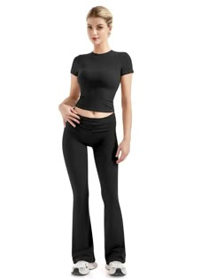 Feature Breathable and moisture-wicking lounge set Comfortable top & flare leggings Work Out Sets Outfit, Flare Pants Outfit, Wish Christmas, Date Fits, Sagittarius A, Black Yoga Pants, Set Outfits, Flared Leggings, Italy Outfits