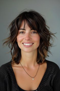 Whether you're seeking a casual or sophisticated look, shaggy bob hairstyles for short hair with bangs offer the versatility and style you desire. Medium Length Hairstyles With Bangs, Hair Styling Ideas, Fine Hair Tips, Hair Styles Long Hair, Women Haircuts, Shaggy Bob, Chin Length, Wavy Bob Hairstyles