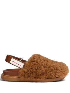 butterscotch brown lambs wool shearling round toe logo patch to the side slingback strap flat rubber sole Marni Sandals, Chic Logo, Slingback Mules, Fur Shoes, Womens Mules, Fur Boots, Van Cleef Arpels, Brown Sandals, Slingback Sandal