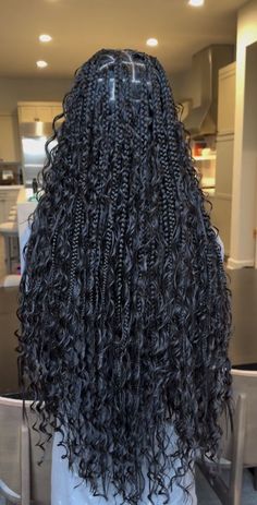 Box Braids With Light Brown Highlights, Long Boho Braids Hairstyles, Messy Braids Black Women, Boho Style Braids, Full Boho Braids, Box Braids With Loose Curls, Long Goddess Knotless Braids, Boho Braids Long, Goddesses Braids