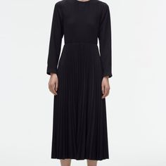 Round Neck Midi Dress With Long Sleeves. Pleated Fabric. Back Opening With Button Closure. 20 Outer Shell 97% Polyester 3% Elastane Long Sleeve Tunic Dress, Sweater Dress Oversized, Long Sleeve Cocktail Dress, Denim Midi Dress, Chiffon Mini Dress, Midi Dress Black, Faux Leather Dress, Dress With Long Sleeves, Long Sleeve Print Dress