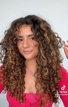 Summer Hair Color For Curly Hair, Summer Curly Hair Color, Face Framing Highlights Curly Hair, Caramel Brown Curly Hair, Curly Hair Lowlights, Curly Hair Color Ideas Balayage, Caramel Curly Hair, Curly Hair Highlights Caramel, Curly Hair Highlights And Lowlights