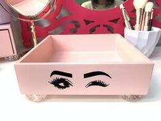 Chanel Decor, Beauty Station, Glamour Decor, Beauty Room Decor, Beauty Clinic, Makeup Rooms, Makeup Box, Cute Couple Art, Diy Box