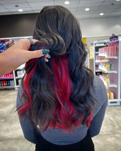 Peekaboo highlights can let you experiment with new hair colors. They can be hidden under the top layer of hair for feisty results or tweaked in various ways. Click the article link for more photos and inspiration like this // Photo Credit: Instagram @shearstolife // #blackhairwithpeekaboohighlights #caramelpeekaboohighlightsondarkhair #peekaboohighlights #peekaboohighlightsondarkhair #peekaboohighlightsondarkhairpictures #peekaboohighlightsred #purplepeekaboohighlights #redpeekaboohighlights Red Peekaboo Highlights, Blue Peekaboo Highlights, Pink Peekaboo Highlights, Blonde Peekaboo Highlights, Red Peekaboo, Color Block Hair, Honey Brown Hair