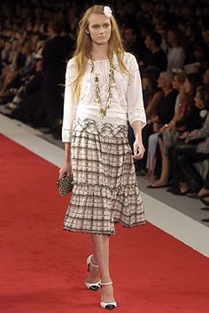 Runway Looks, Vogue Runway, Fashion Show Collection, Lace Skirt, High Fashion, Fashion Show