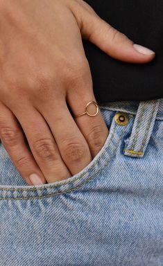 Diy Jewelry To Sell, Gold Pinky Ring, Diy Jewelry Rings, Floating Necklace, Diy Jewelry Inspiration, Jewelry Chest, Golden Jewelry, Golden Ring, Statement Earring