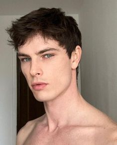 Auburn Hair Men, Prince Haircut, Male Green Eyes, Rome Party, Facial Aesthetics, Celebrity Guys, Auburn Hair, Cute Celebrity Guys