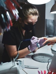 O curso mais deslumbrante, contendo conteúdos Maravilhosos afim de alavancar o seu negócio ✔️ Trends Nails, Corporate Portrait, Nail Art Studio, White French Tip