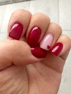 Cute Simple Valentines Nails Red, Short Red Nail Designs Classy, Easy Valentines Nails Short, Dark Valentines Day Nails Short, V Day Nails Short, Easy Valentine Nails Simple, Red Valentines Day Nails Acrylic Short, Valentines Day Dip Nails Short, Valentines Day Nails Nail Art