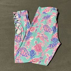 Nwt Simply Southern Sea Turtle Patterned Leggings Pink Fitted Casual Capris, Casual Stretch Leggings For Beach, Casual Fitted Leggings For The Beach, Southern Women, Lace Up Leggings, Turtle Pattern, Tie Dye Leggings, Patterned Leggings, Ankle Leggings