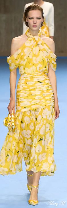 #CarolinaHerrera #Spring2025RTW #Fashionrunway Fabric Creation, Look 2023, 2025 Spring, Fashion Street Wear, Trends 2025, Spring 2025, Orange Tones, Little Black Dresses, Cocktail Evening Dresses