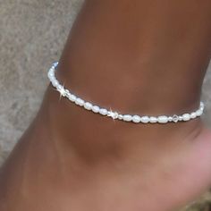 This fresh water pearl and crystal stretch anklet  will add a touch of elegance to your summer wardrobe. With crystals that sparkle like diamonds, this anklet is a perfect match for summer dresses and skirts. Bridal Foot Jewelry, Ankle Bracelets Diy, Beaded Ankle Bracelets, Crystal Anklet, Beaded Ankle, Ankle Jewelry, Swarovski Crystal Jewelry, Jewelry Summer, Swarovski Crystal Bracelet