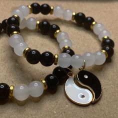 The two pearl bracelets made of glass beads are the perfect accessory for every outfit! ☯️🥰 Whether as a gift for your best friend or a little token of appreciation for your partner️ Everyone will be happy with the couple/BFF bracelet! So you always have a little part of your better half with you! 🤍 Beaded Best Friend Bracelets, Best Friend Matching Jewelry, Couples Beaded Bracelets, White Beaded Bracelets For Couples, Couple Bracelets Beads, Bf Bracelets, Best Friend Bracelets For 2, Matching Bracelets For Best Friends, Bracelet For Friends