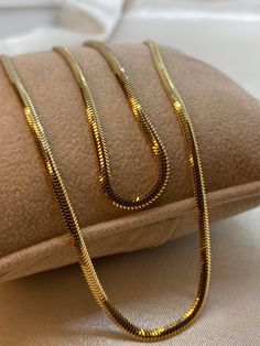 "14k Gold Herringbone Necklace, 18\",3.50 mm , 9.34 gr 14k Gold Herringbone Necklace, 19.5\",3.50 mm , 10.23 gr 14k Gold Herringbone Necklace, 21.5\",3.50 mm , 11.24 gr 18k Gold Herringbone    Necklace,19.5\" ,2.60 mm , 7.76 gr  18k Gold Herringbone    Necklace,18\" ,2.60 mm , 7.160gr 18k Gold Herringbone  Necklace,16\",2.60mm , 6.36 gr 100% Real Gold Necklace Flat Snake Necklace - Herringbone Charm - Gold Snake Charm - Traveler Herringbone Pendant ▪️ A beautiful herringbone necklace made out of 18K Solid Real Gold. Available only in yellow gold! Premium lobster Hook for added safety! Priced to sell! Compare our prices to other similar sellers! Arrives in a GIFT BOX and includes FREE SHIPPING within the USA and Canada. International shipping is available at the most economical rates on ETS Classic Yellow Gold Snake Chain Necklace, Yellow Gold Herringbone Necklace With Snake Shape Chain, Yellow Gold Herringbone Necklace With Link Chain, Yellow Gold Herringbone Link Necklace, Gold Plated Yellow Gold Herringbone Necklace With Box Chain, Yellow Gold Plated Herringbone Necklace With Box Chain, Yellow Gold Snake Chain Necklace, Yellow Gold Herringbone Necklace With Box Chain, Classic 14k Yellow Gold Snake Chain Necklace