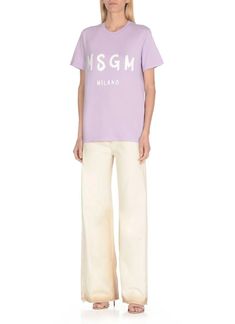 - Purple MSGM cotton t-shirt for woman - Round neck - Short sleeves - Front contrasting color logo.Gender: WOMEN.Material: 100% COTTON.Color: PURPLE.Made in: IT.Product ID: 3642MDM51024700270.*Import tax/duty will be calculated at checkout (If applicable) Spring Cotton Logo T-shirt, Spring Cotton Tops With Logo Detail, Casual Tops With Logo Lettering, Spring Casual T-shirt With Logo Detail, Summer Tops With Logo Detail, Spring Cotton Tops With Logo, Spring Cotton Top With Logo, Spring Cotton T-shirt With Logo Lettering, Polo Women