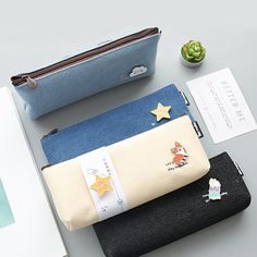 If you like to keep things simple, this minimalist pencil pouch you may consider! Features Can store up to 25 pens Smooth zipper design Pouch shape for easy carrying Come with 1 free brooch Specifications Size: L220 x W40 x H90mm  Material: Canvas Package Includes 1 x Canvas Pencil Pouch with Brooch 2 x brooch (random Cute Pouches For School, Aesthetic Pencil Pouch, Pouches For School, Simple Pencil Pouch, Pencil Pouch Aesthetic, Simply Aesthetic, Aesthetic Stationary, Cute Pencil Pouches, School Pouch